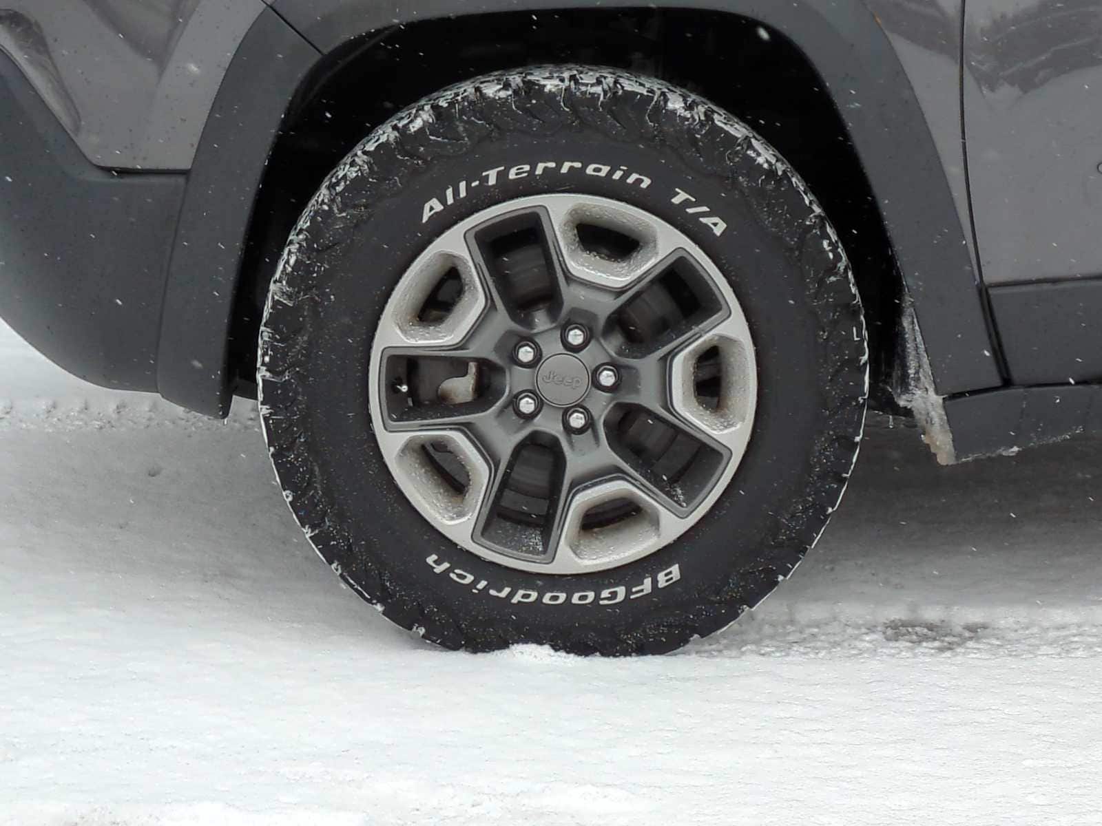 Thumbnail: 2019 Jeep Cherokee - 14