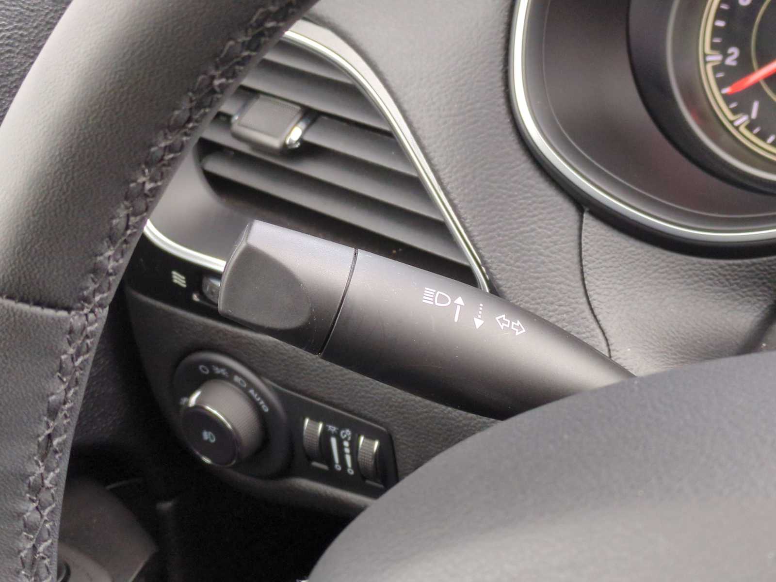 Thumbnail: 2023 Jeep Cherokee - 28