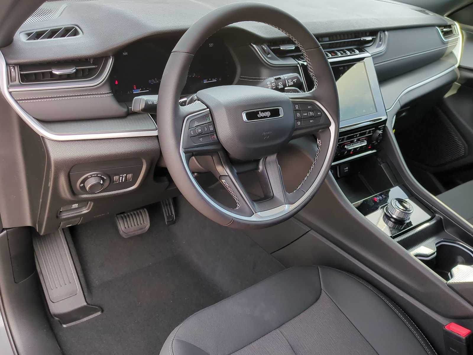 Thumbnail: 2025 Jeep Grand Cherokee - 10