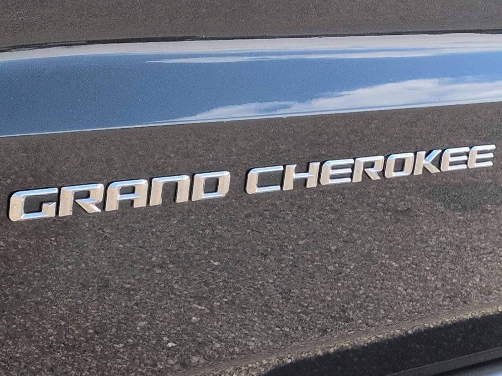 Thumbnail: 2016 Jeep Grand Cherokee - 13