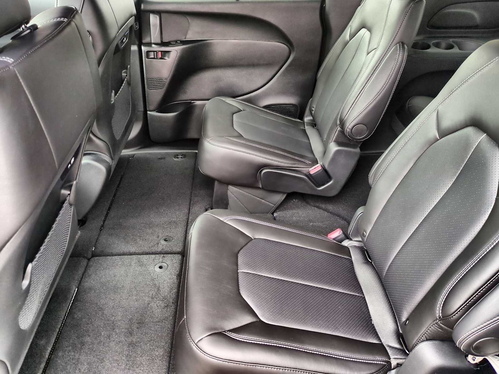 Thumbnail: 2026 Chrysler Pacifica - 19