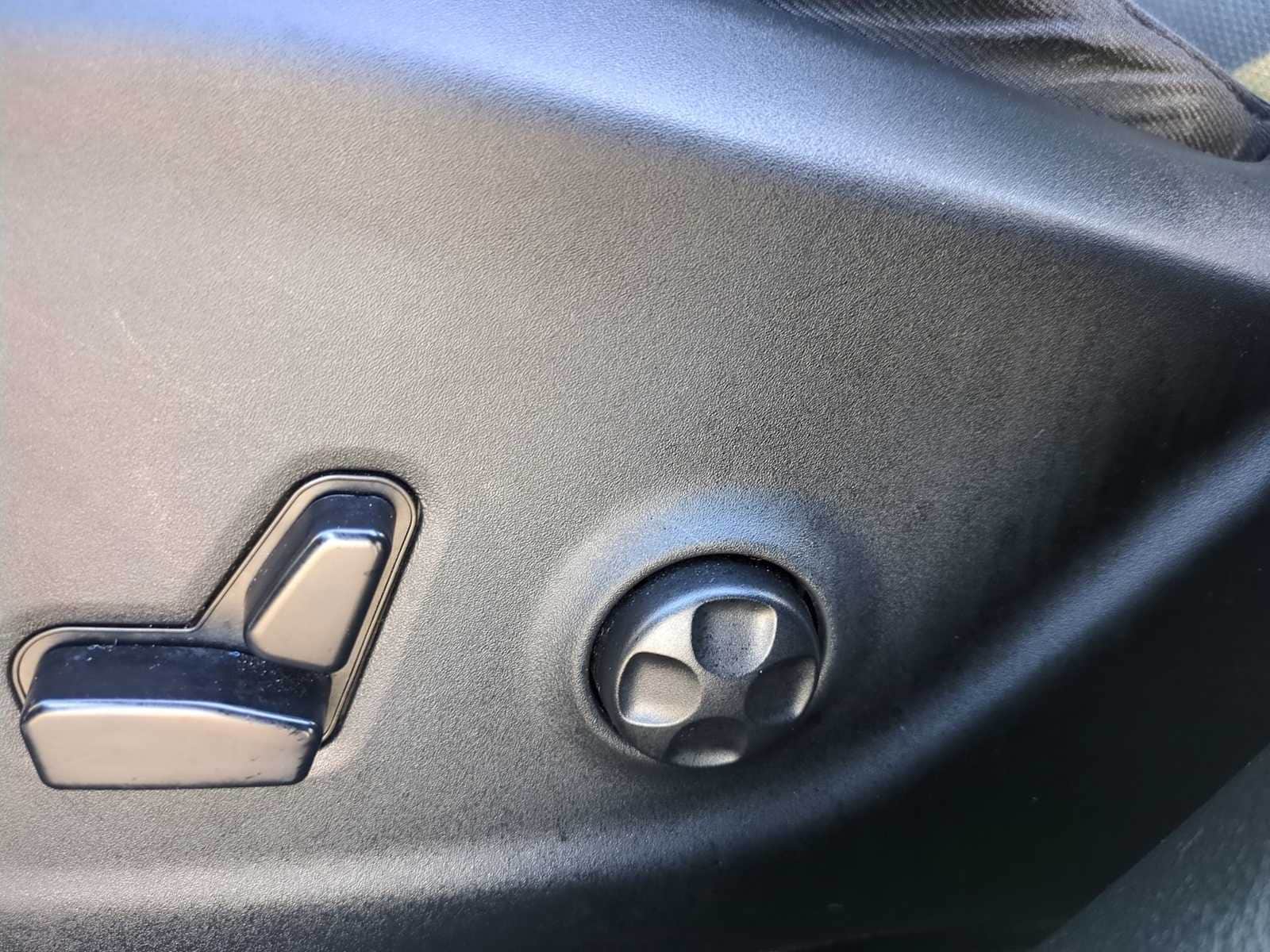 Thumbnail: 2020 Jeep Cherokee - 18