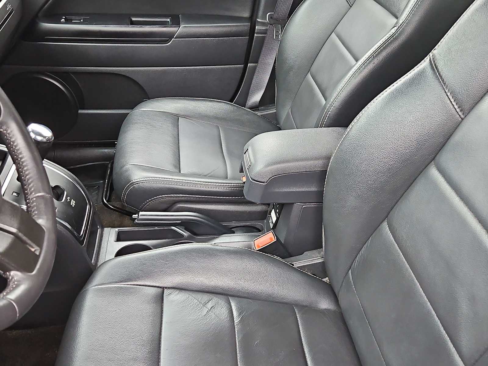 Thumbnail: 2017 Jeep Patriot - 16