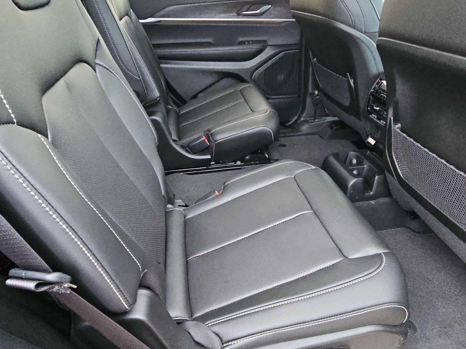 Thumbnail: 2025 Jeep Grand Cherokee L - 26