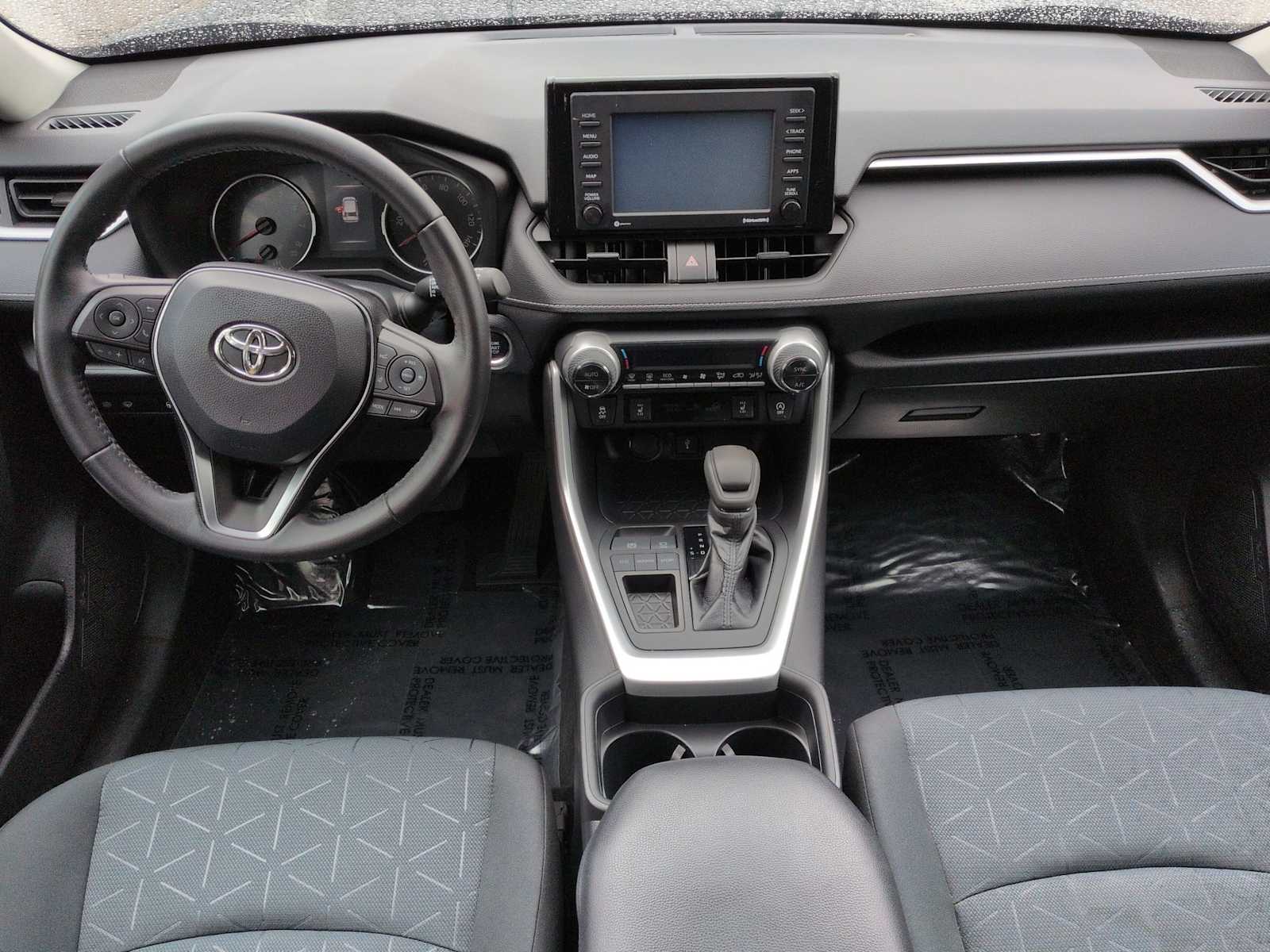 Thumbnail: 2020 Toyota RAV4 - 16