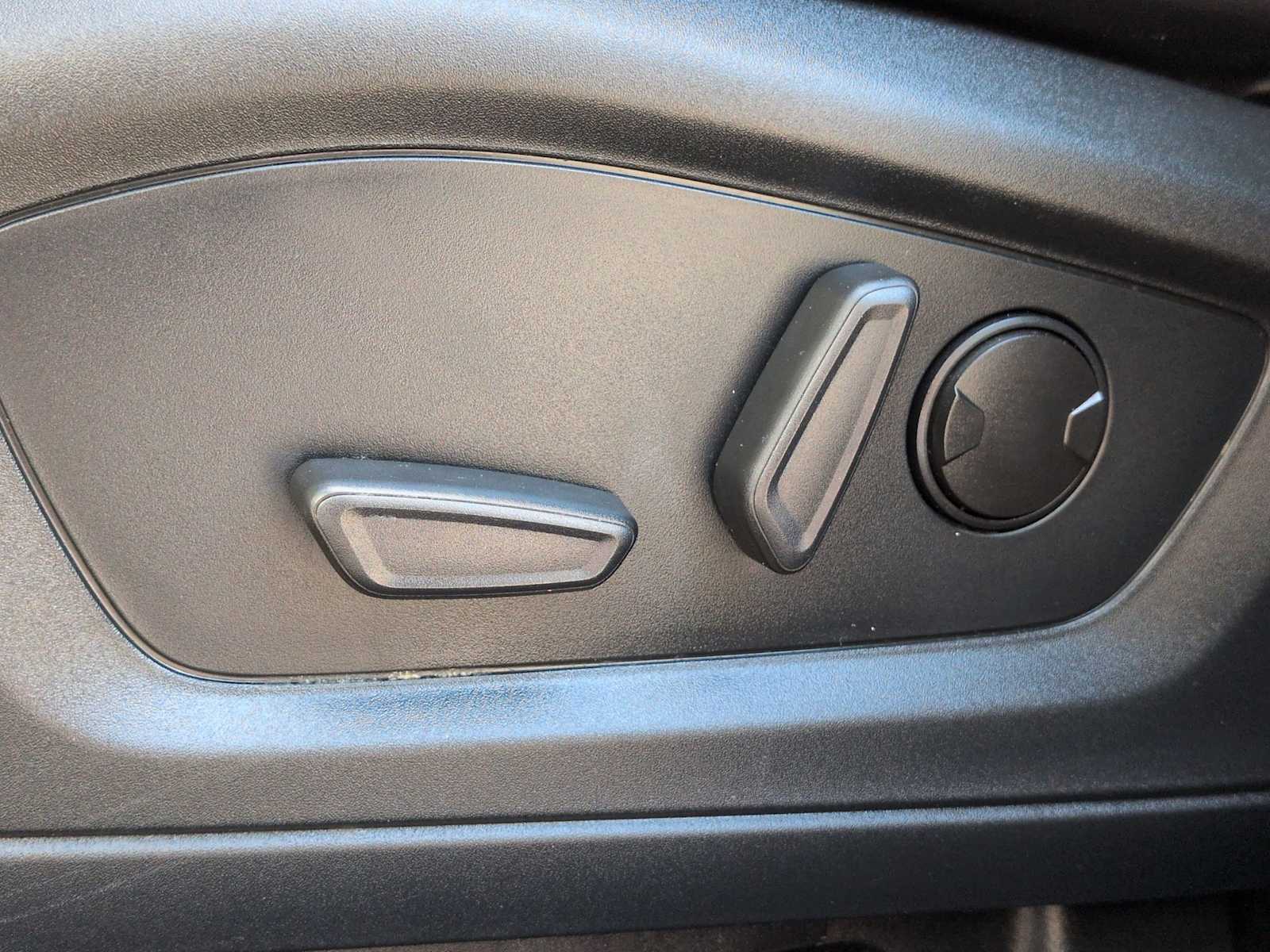 Thumbnail: 2022 Ford Explorer - 17