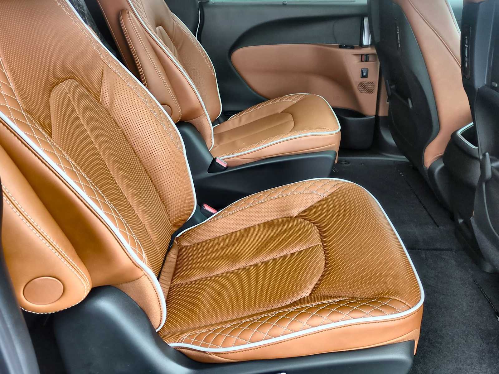 Thumbnail: 2026 Chrysler Pacifica - 21