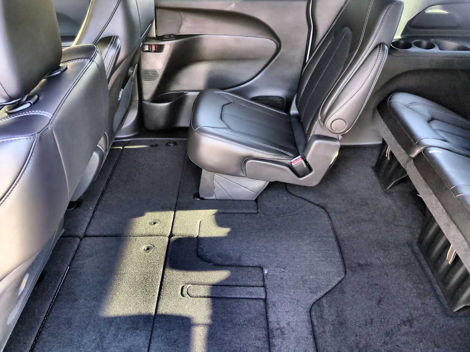 Thumbnail: 2026 Chrysler Pacifica - 19