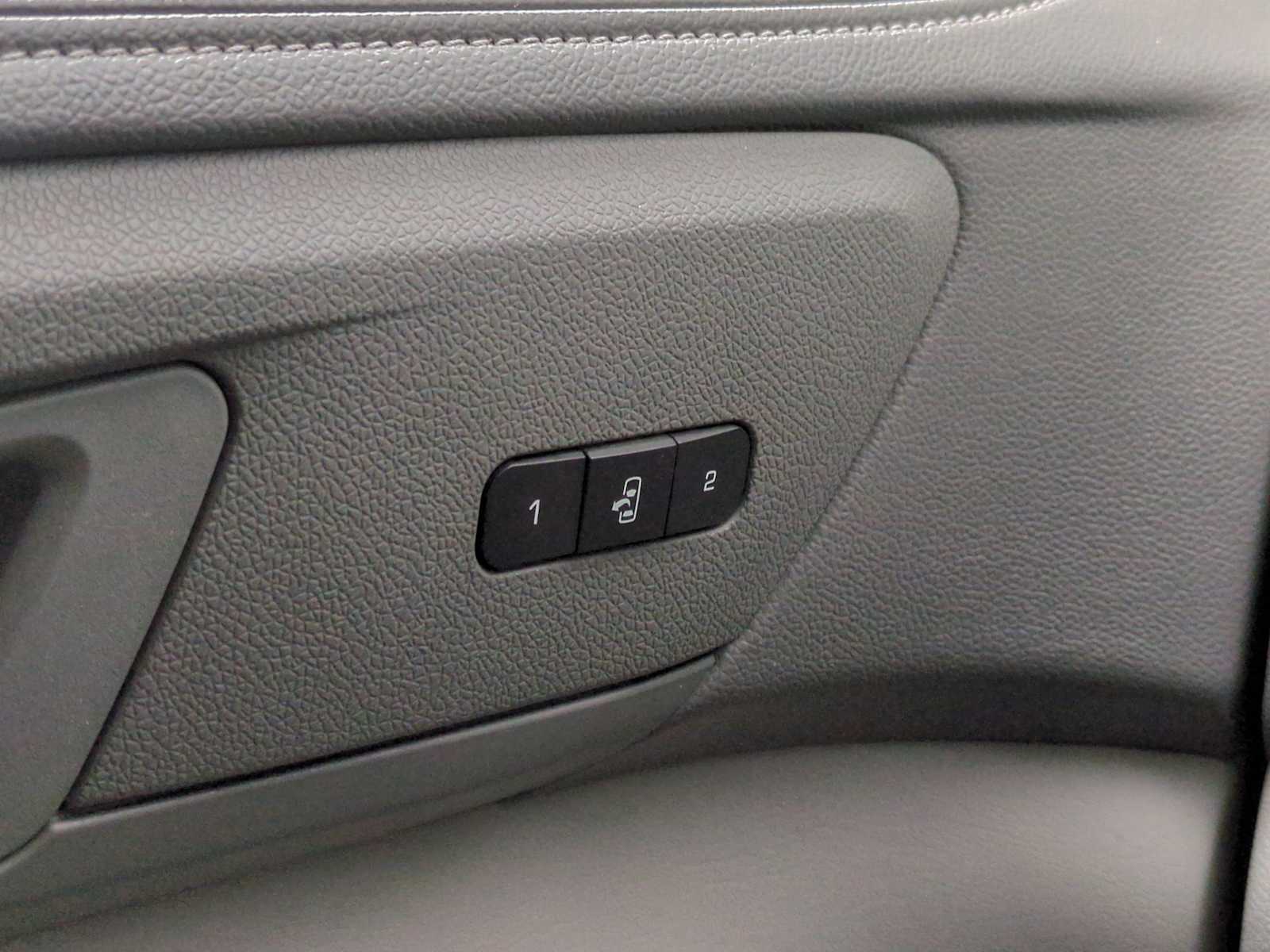 Thumbnail: 2014 GMC Acadia - 39