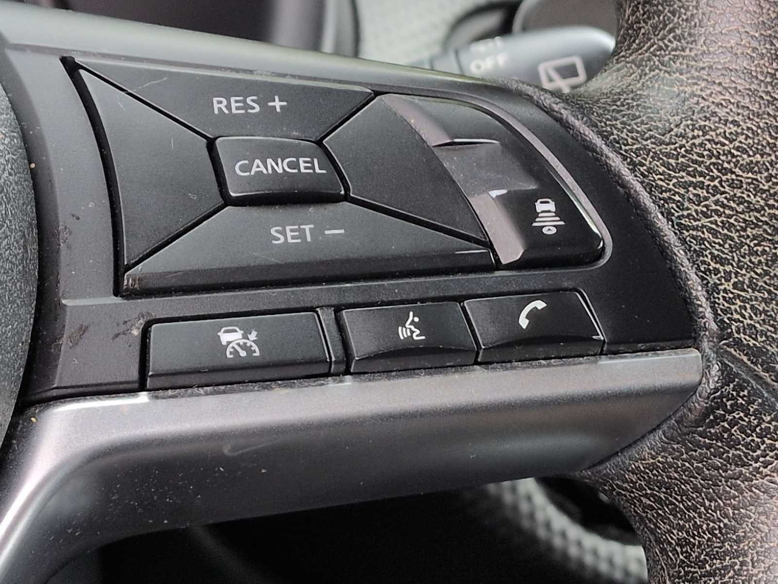 Thumbnail: 2023 Nissan Kicks - 23