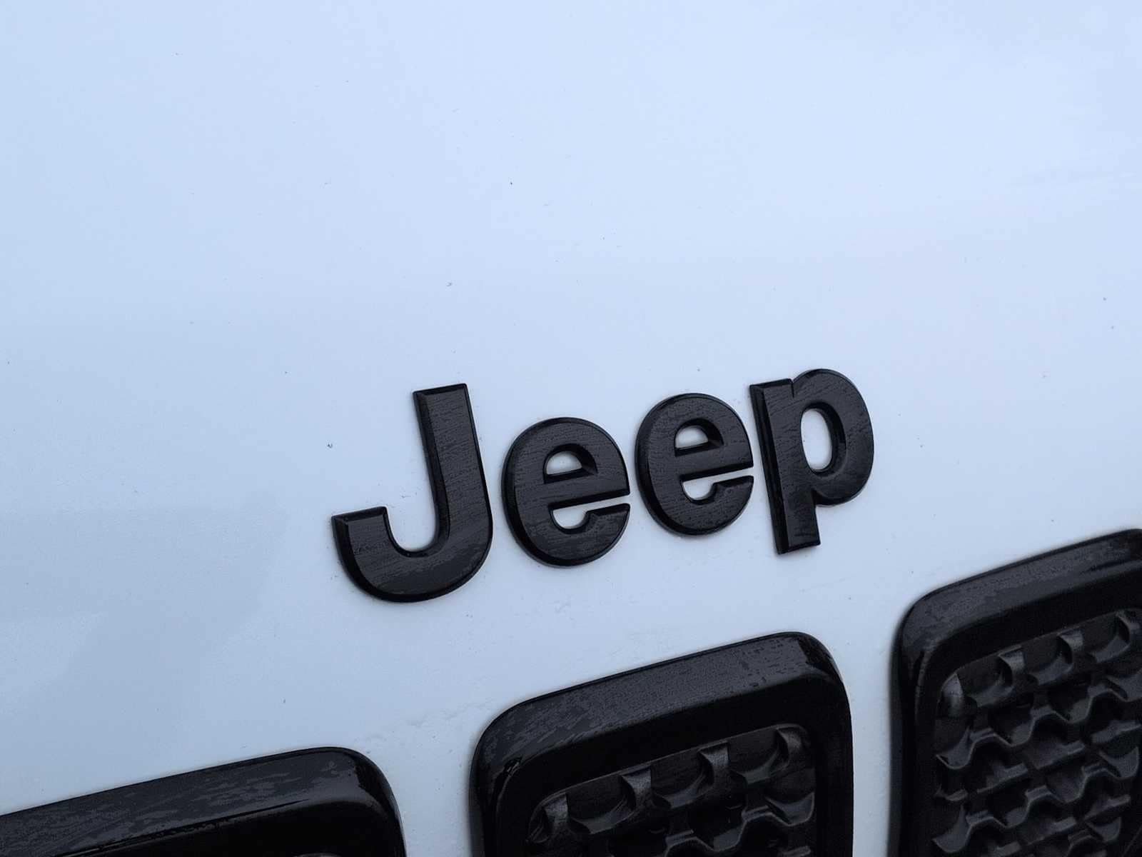 Thumbnail: 2019 Jeep Cherokee - 12