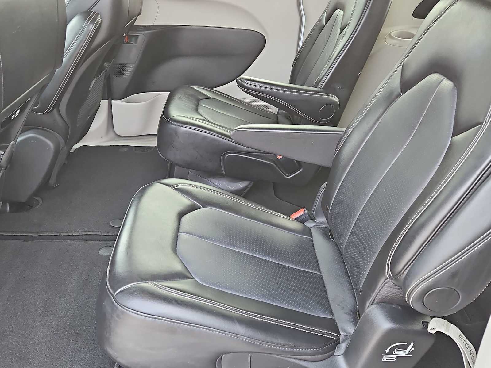 Thumbnail: 2024 Chrysler Pacifica - 25