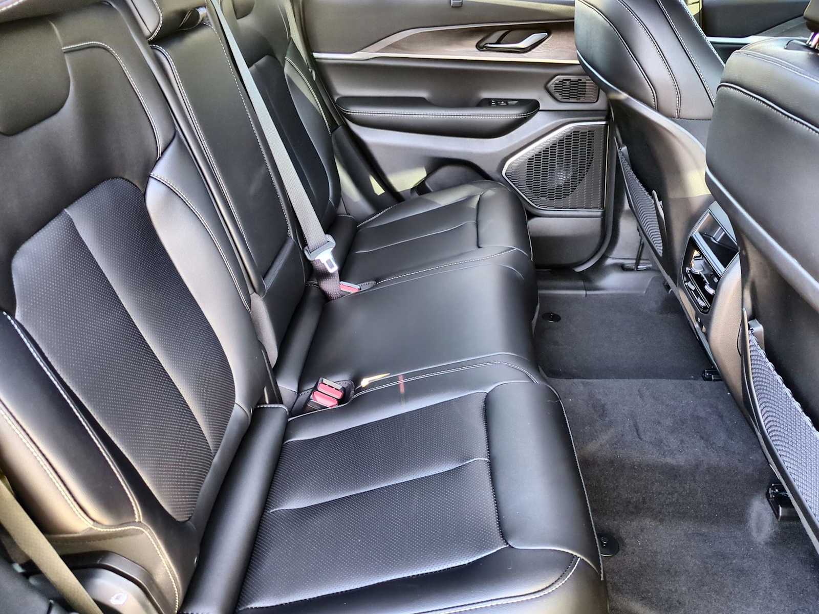 Thumbnail: 2025 Jeep Grand Cherokee - 21