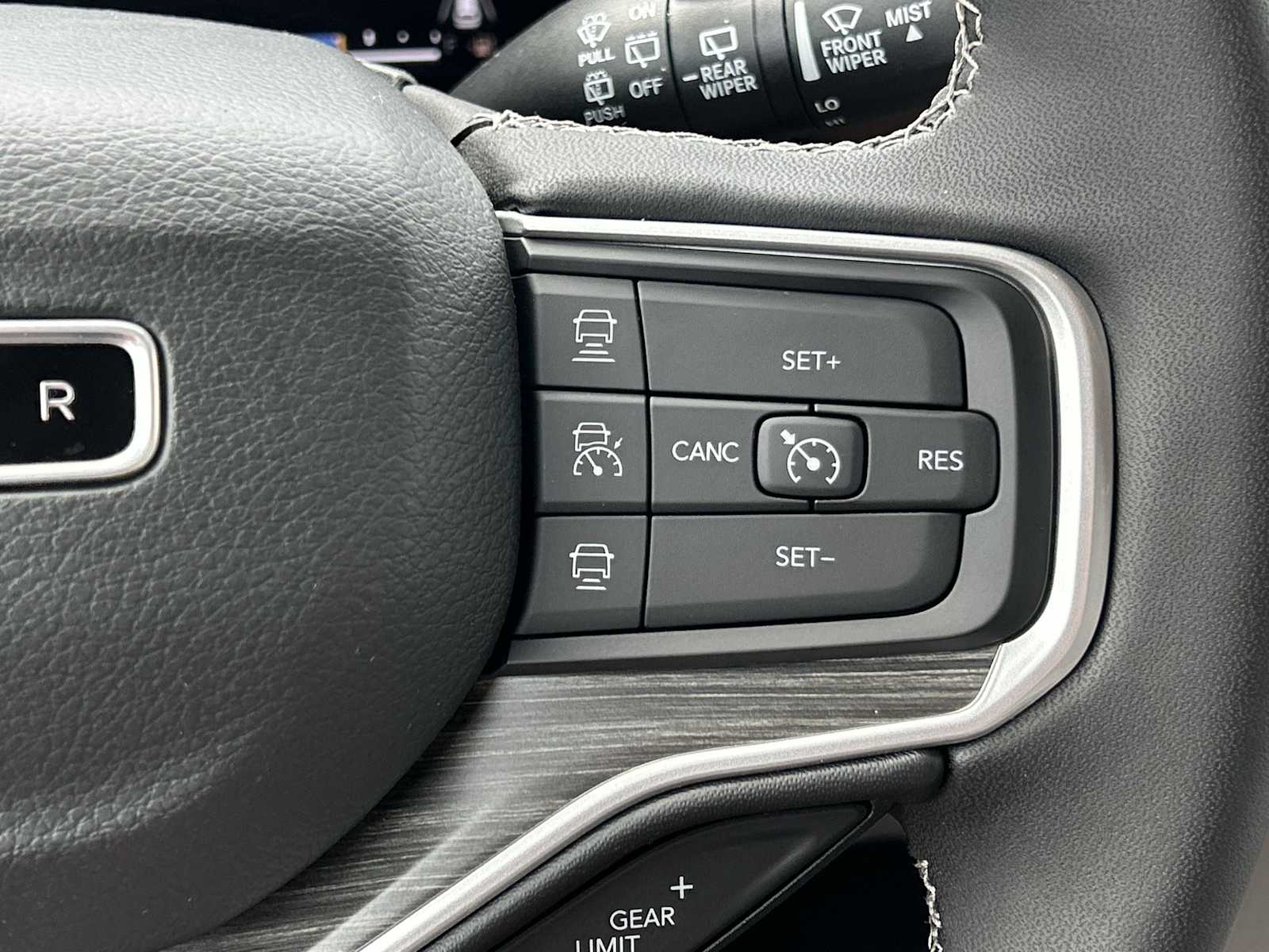 Thumbnail: 2023 Jeep Wagoneer - 17