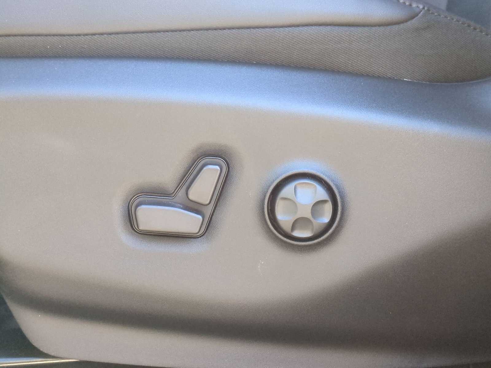 Thumbnail: 2026 Chrysler Pacifica - 17