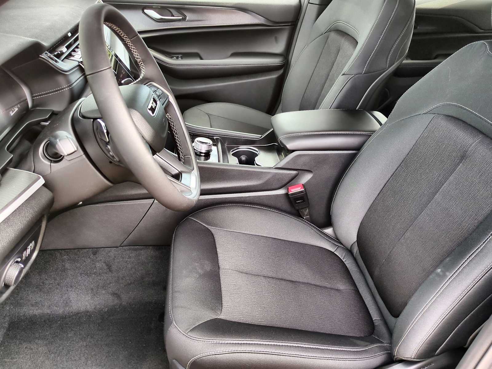 Thumbnail: 2025 Jeep Grand Cherokee - 16