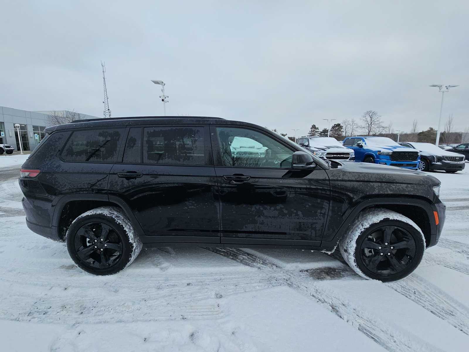 Thumbnail: 2025 Jeep Grand Cherokee L - 15