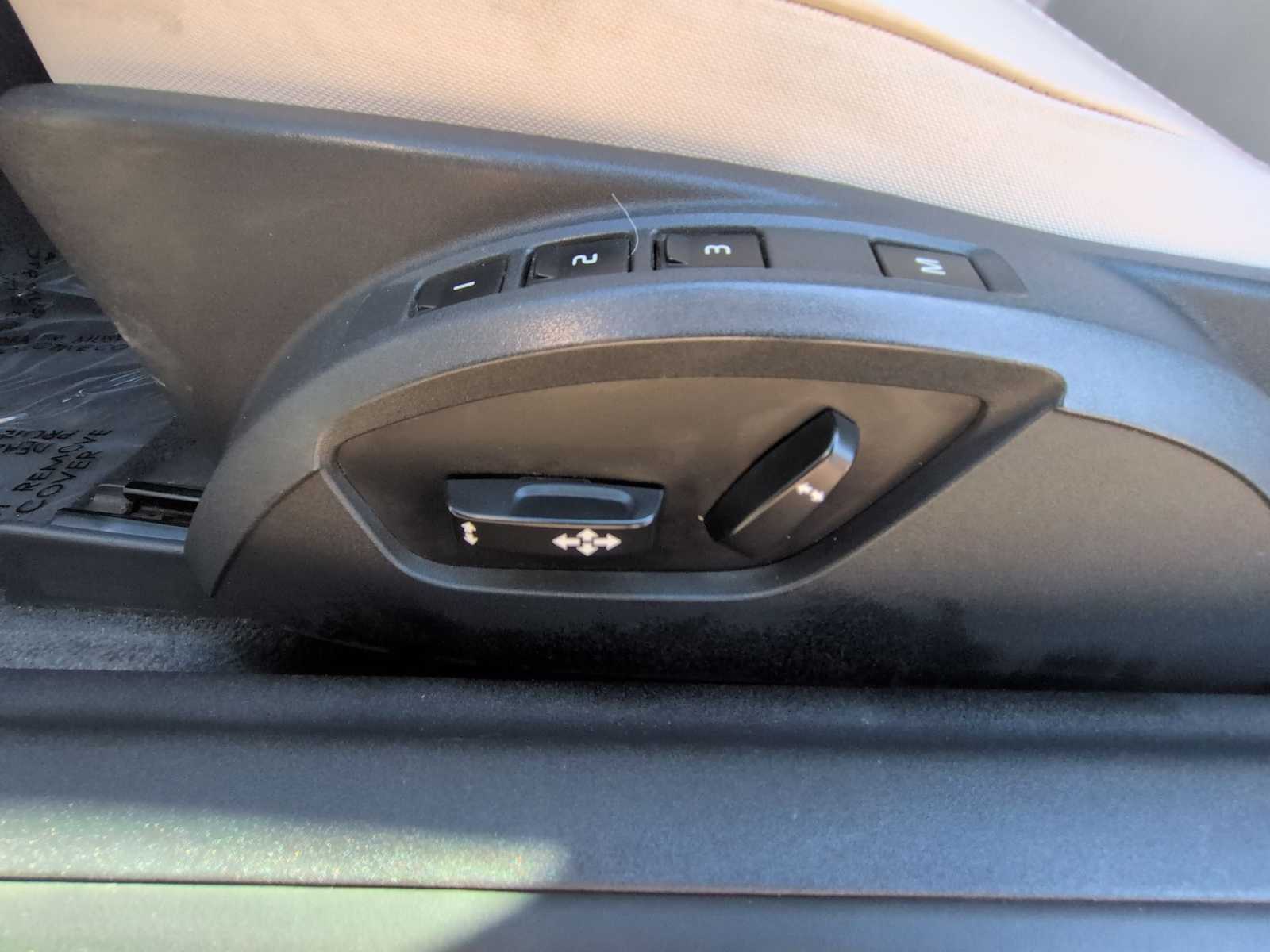 Thumbnail: 2012 Volvo C70 - 16