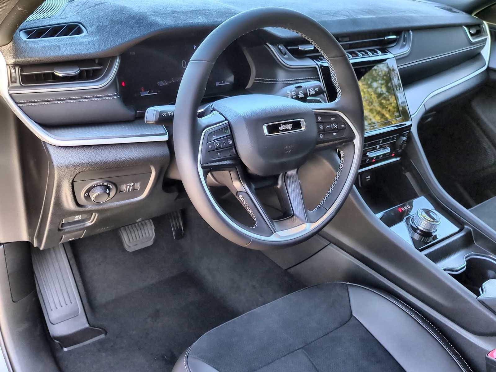 Thumbnail: 2025 Jeep Grand Cherokee - 10