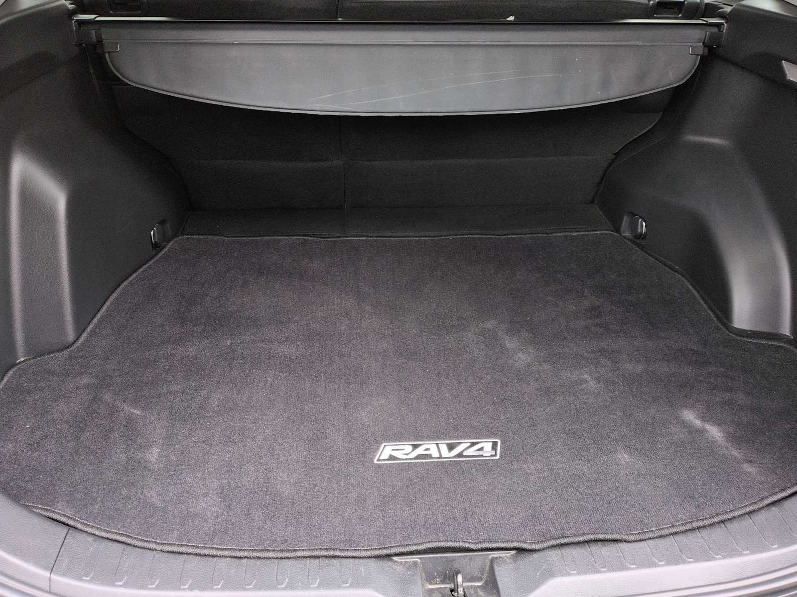 Thumbnail: 2020 Toyota RAV4 - 36