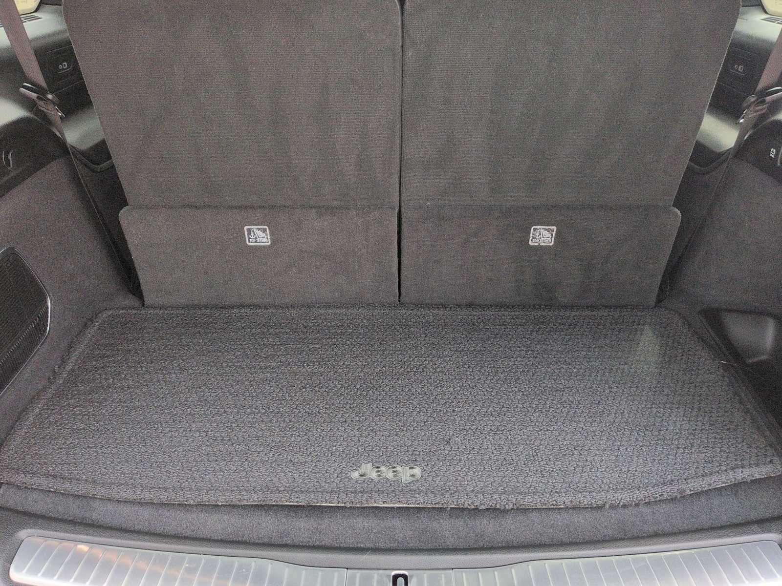 Thumbnail: 2024 Jeep Grand Cherokee L - 36