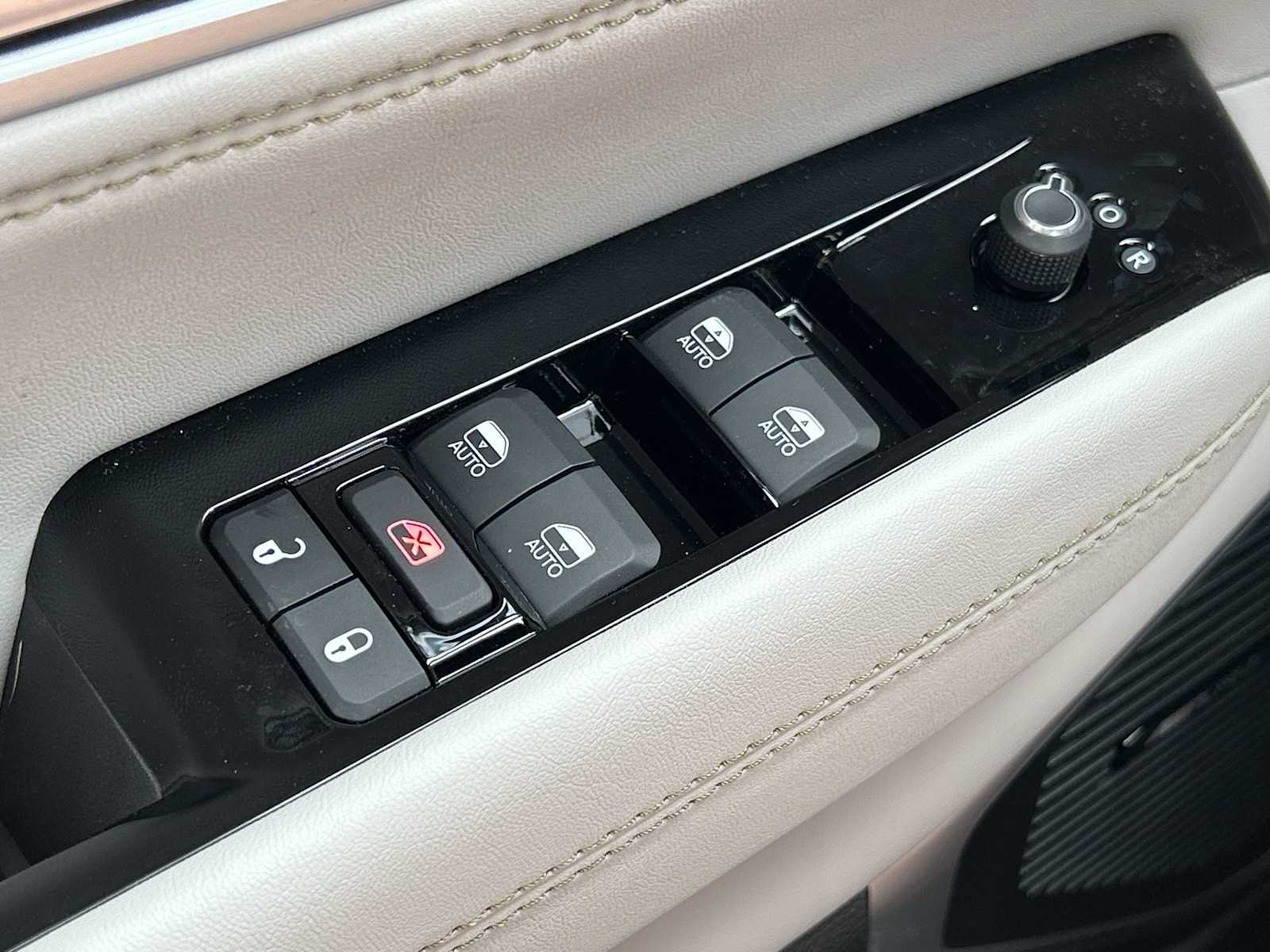 Thumbnail: 2023 Jeep Wagoneer - 24