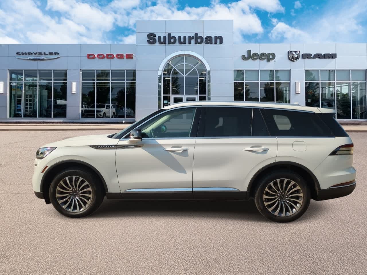 Thumbnail: 2023 Lincoln Aviator - 5