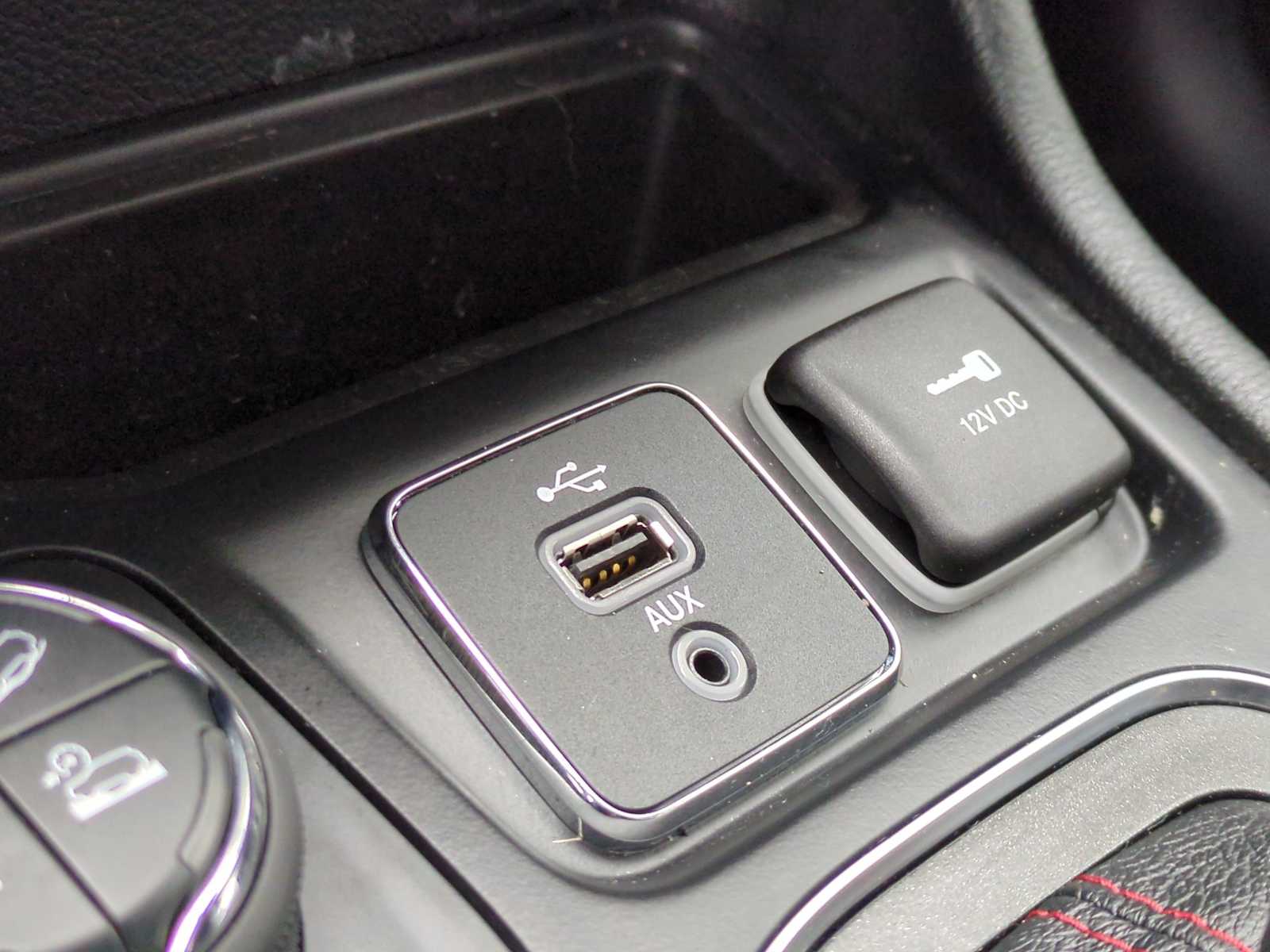 Thumbnail: 2019 Jeep Cherokee - 30