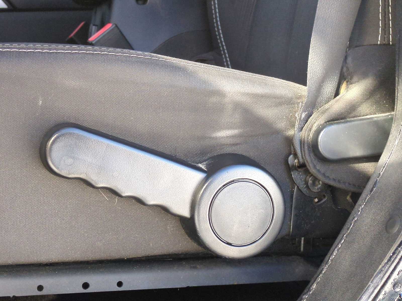 Thumbnail: 2015 Jeep Wrangler - 17