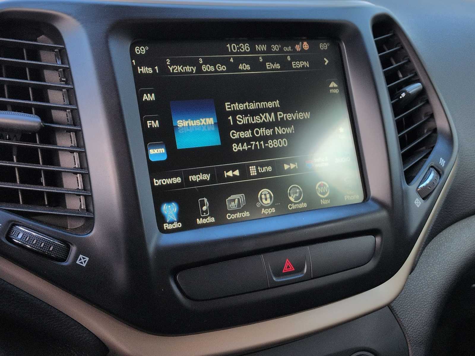 Thumbnail: 2017 Jeep Cherokee - 28