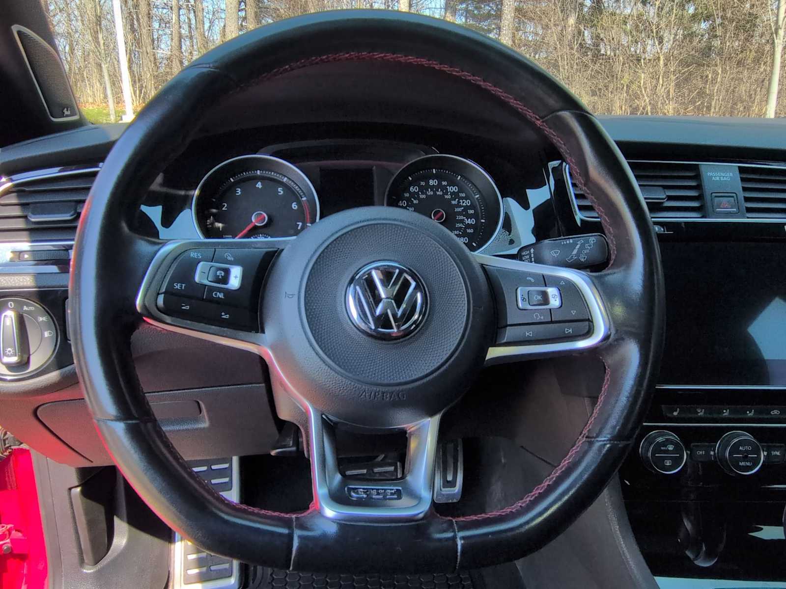 Thumbnail: 2018 Volkswagen Golf - 25