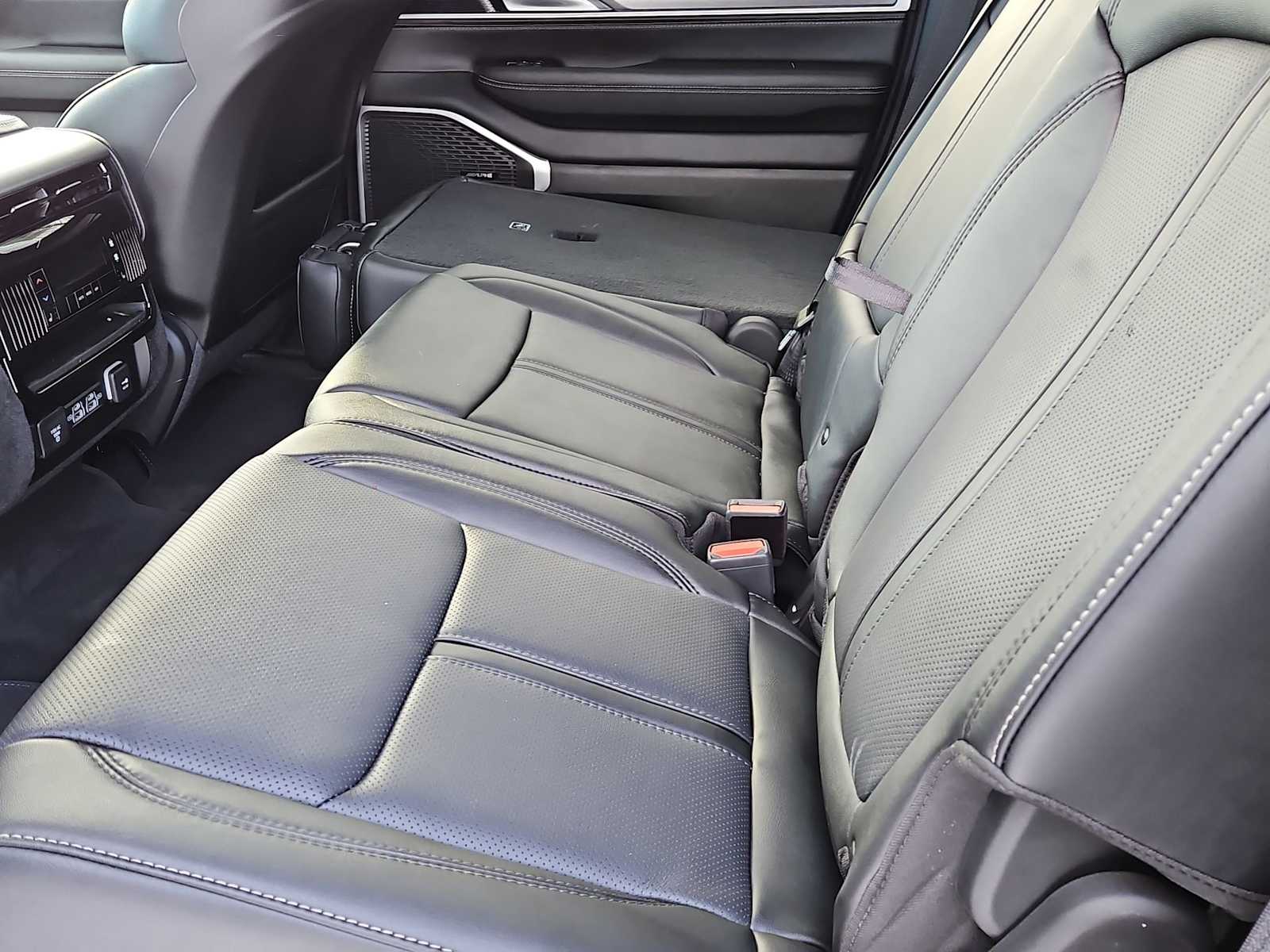 Thumbnail: 2025 Jeep Wagoneer - 25