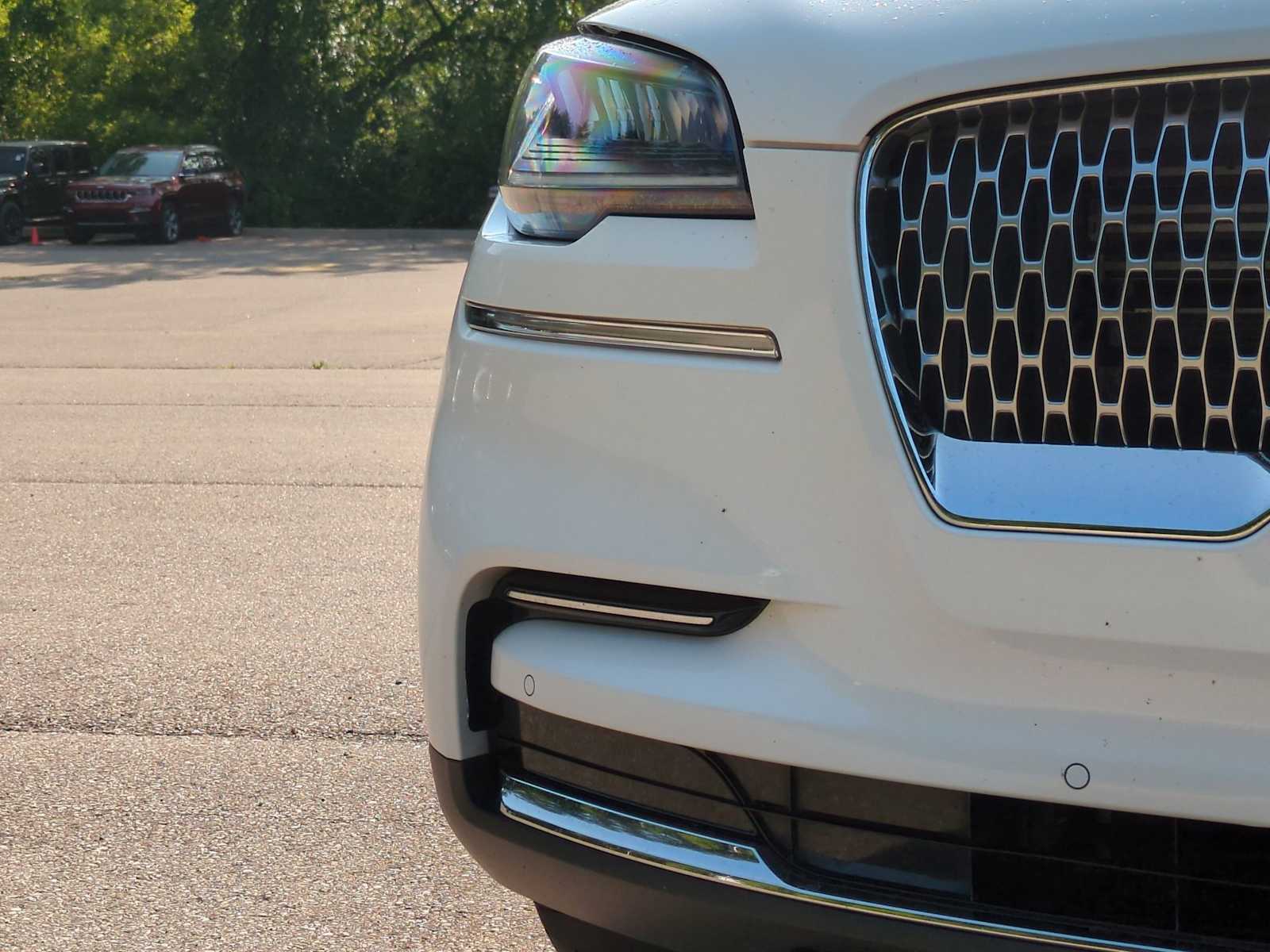 Thumbnail: 2023 Lincoln Aviator - 11