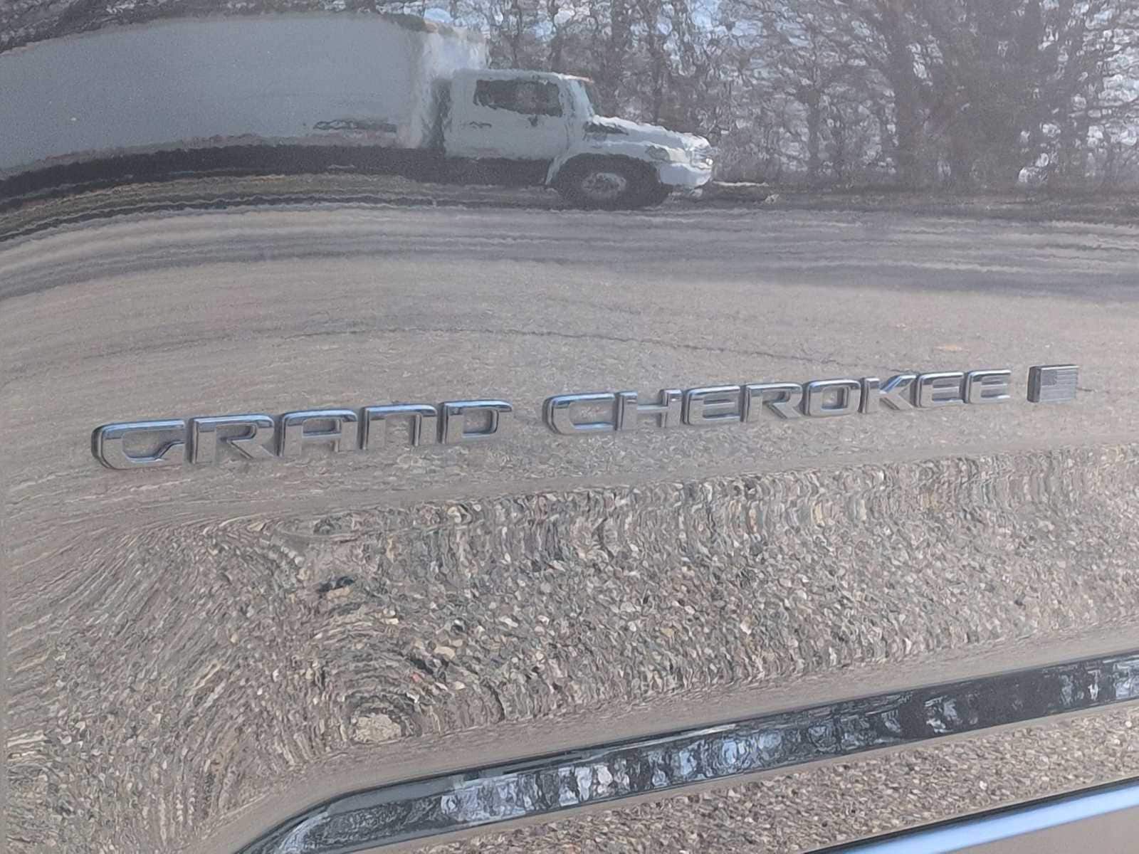 Thumbnail: 2024 Jeep Grand Cherokee - 12