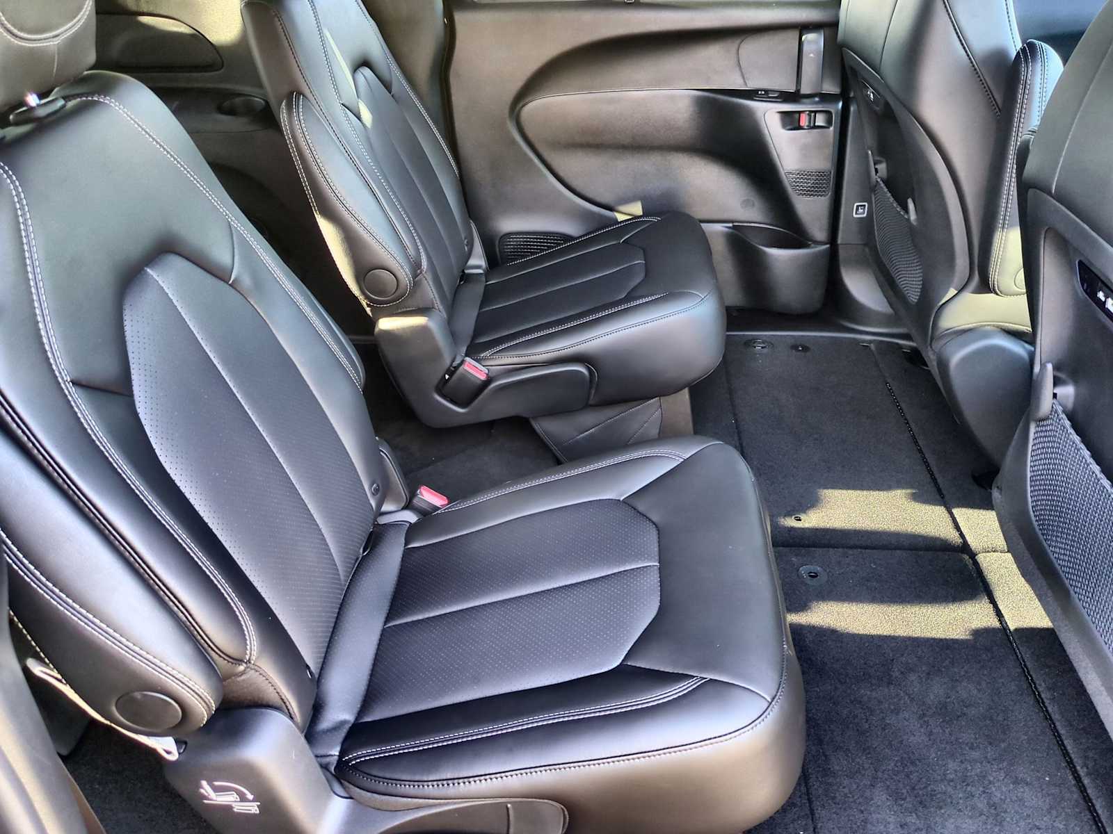 Thumbnail: 2026 Chrysler Pacifica - 21