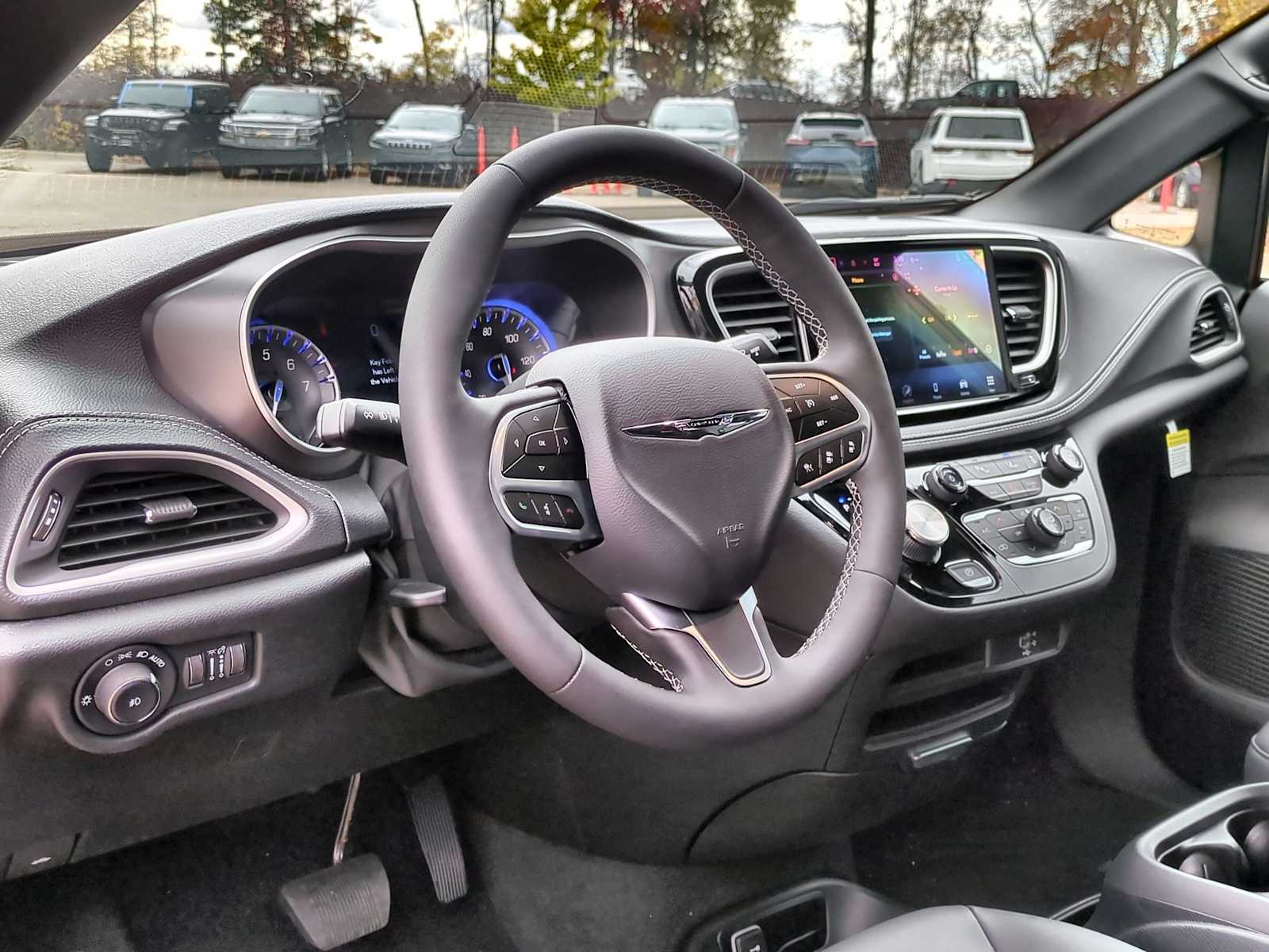 Thumbnail: 2026 Chrysler Pacifica - 10