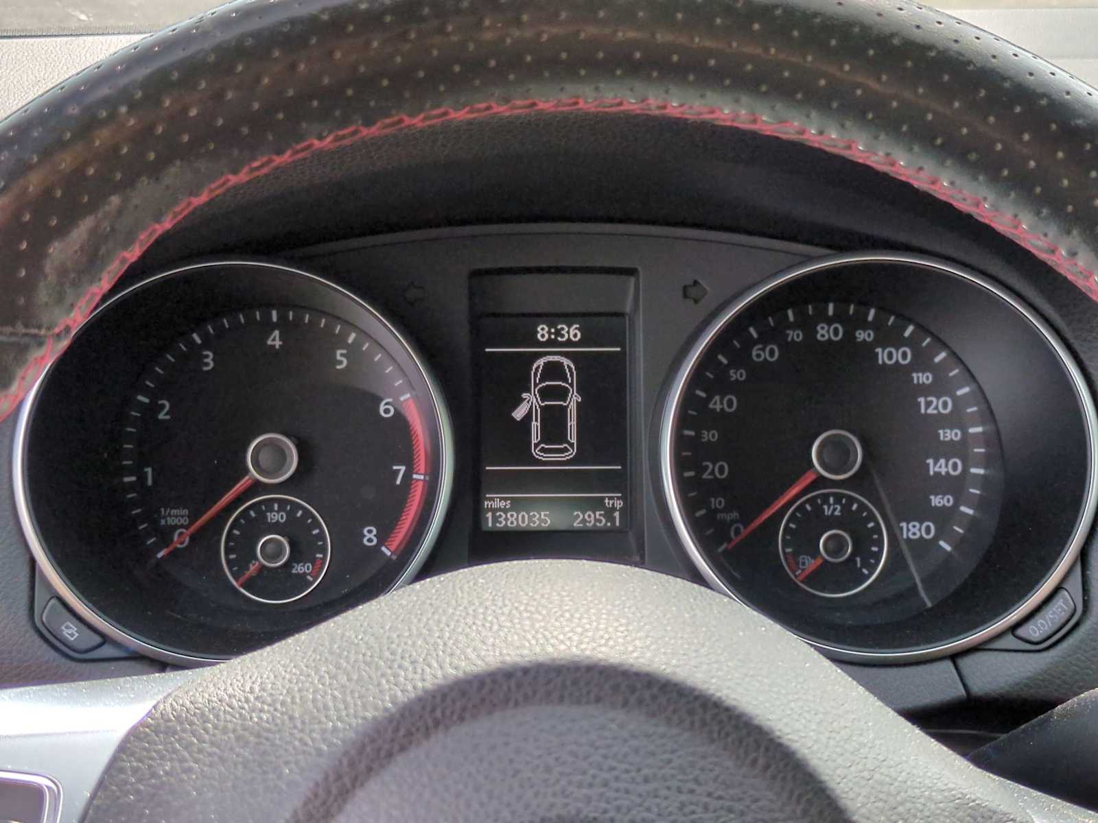 Thumbnail: 2011 Volkswagen Golf - 34