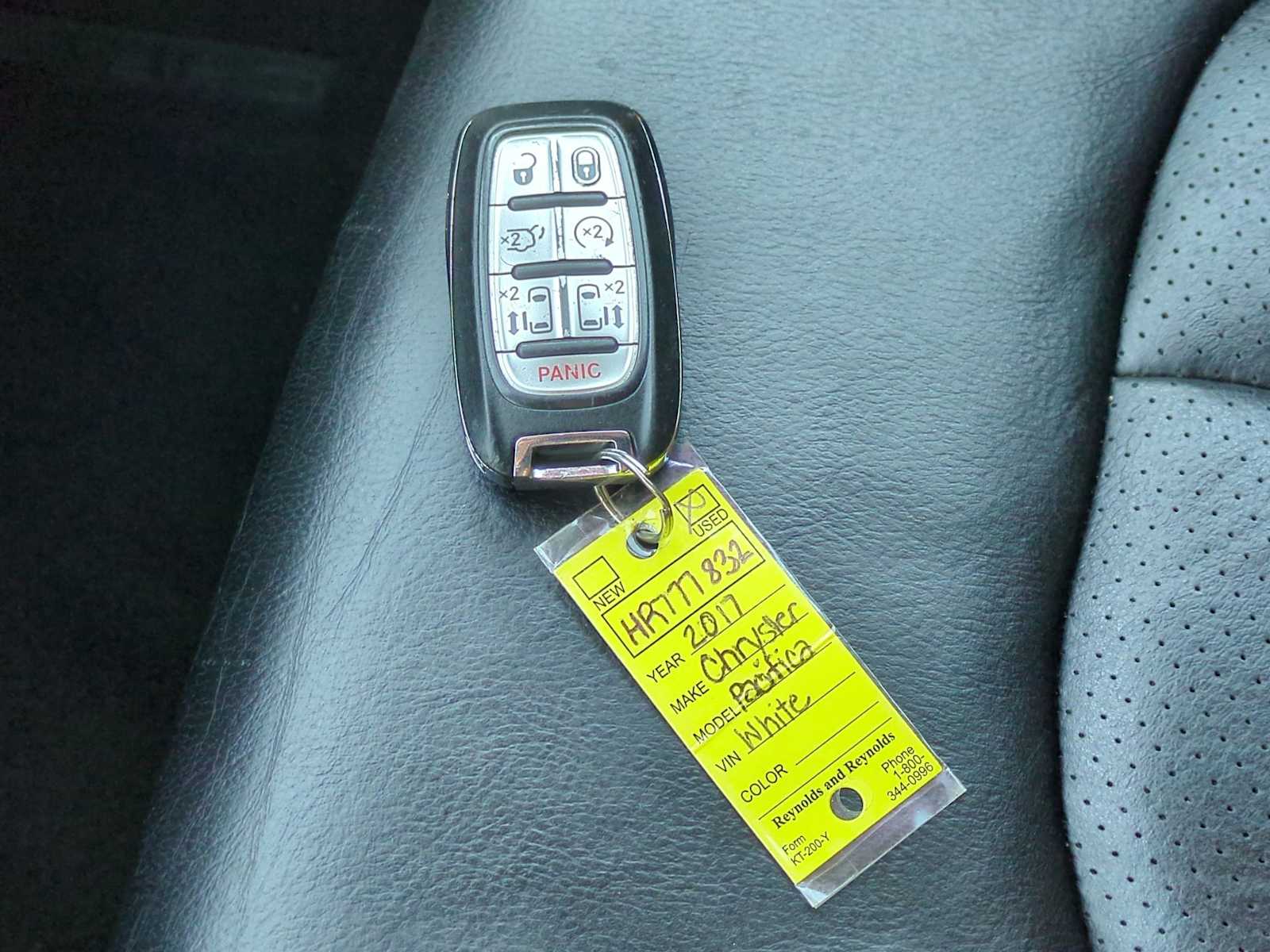 Thumbnail: 2017 Chrysler Pacifica - 34