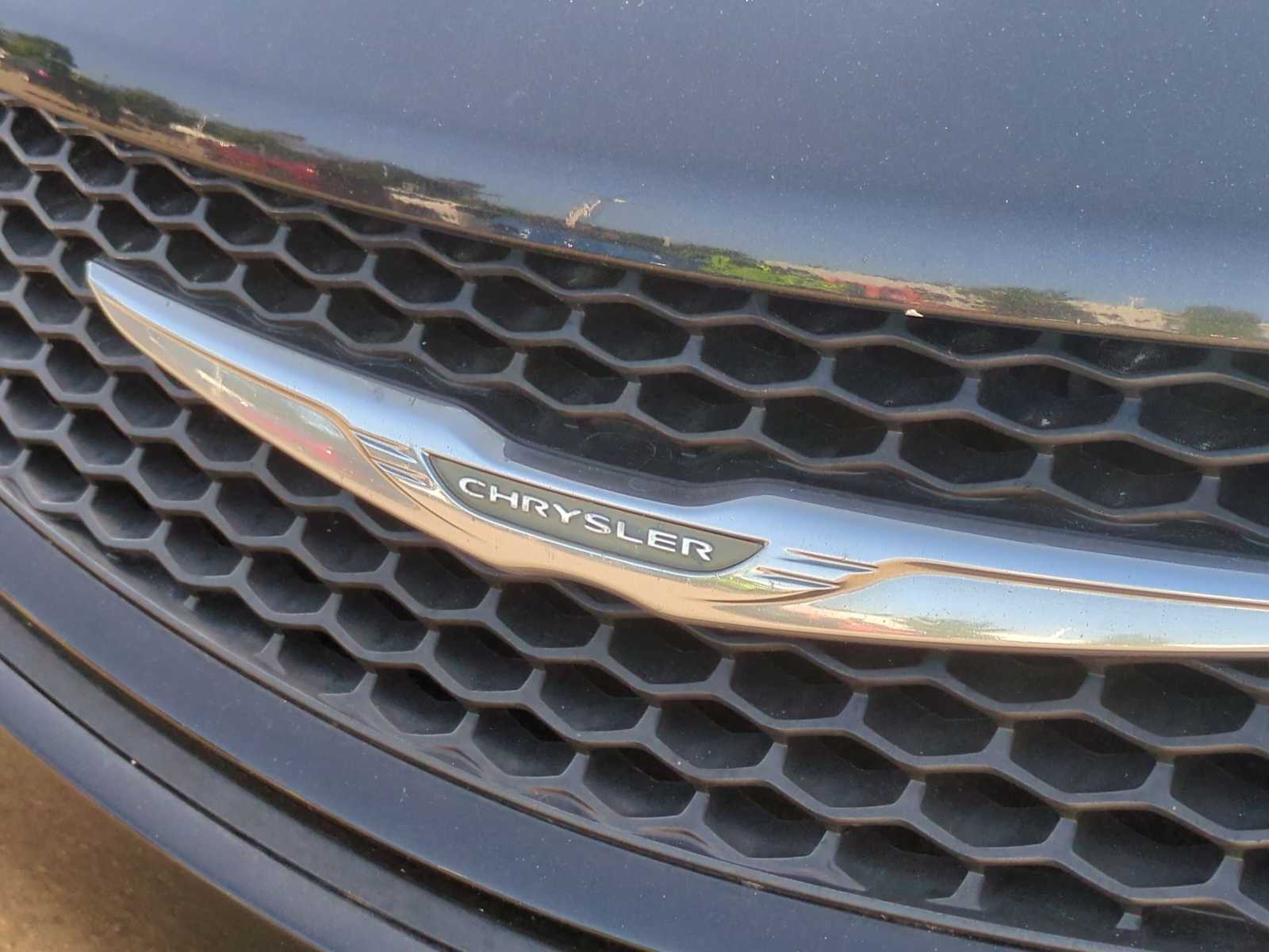Thumbnail: 2016 Chrysler 200 - 12