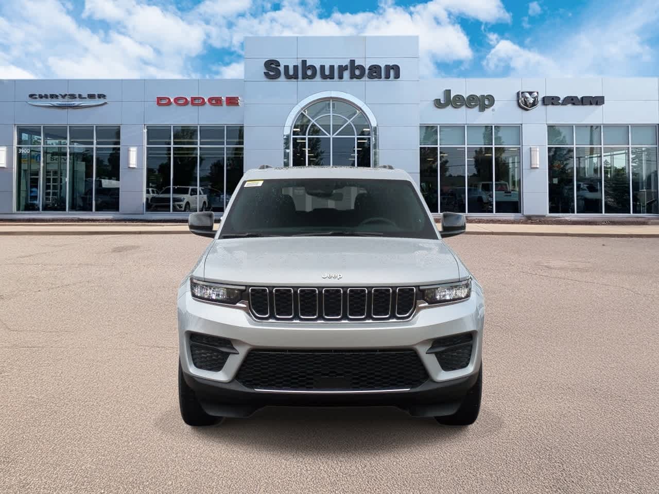 2025 Jeep Grand Cherokee Laredo photo 3