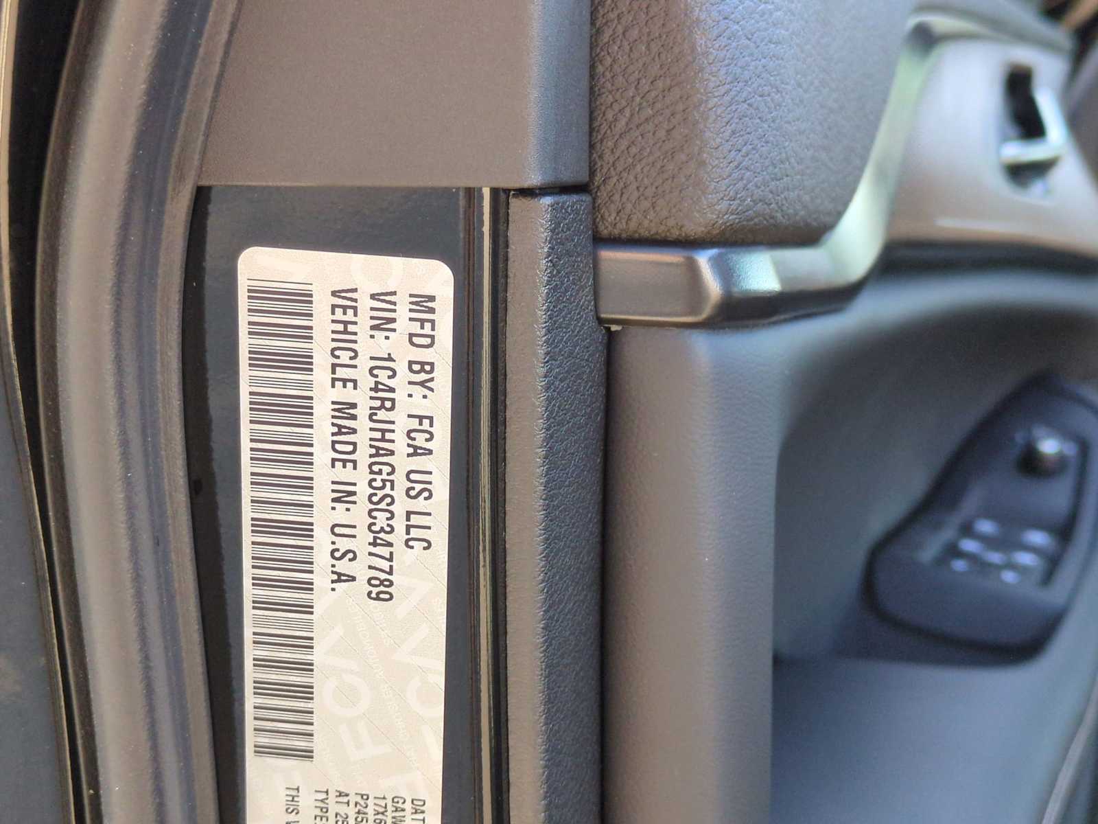 Thumbnail: 2025 Jeep Grand Cherokee - 34