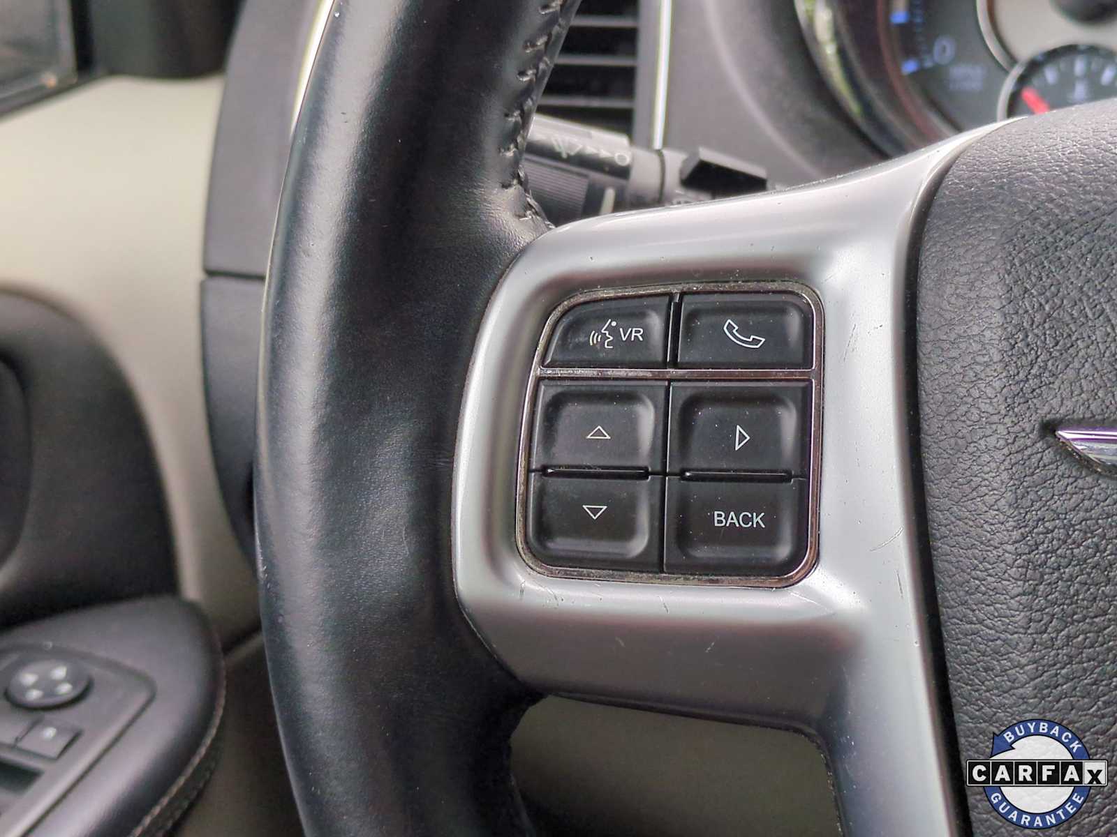 Thumbnail: 2013 Chrysler Town & Country - 25