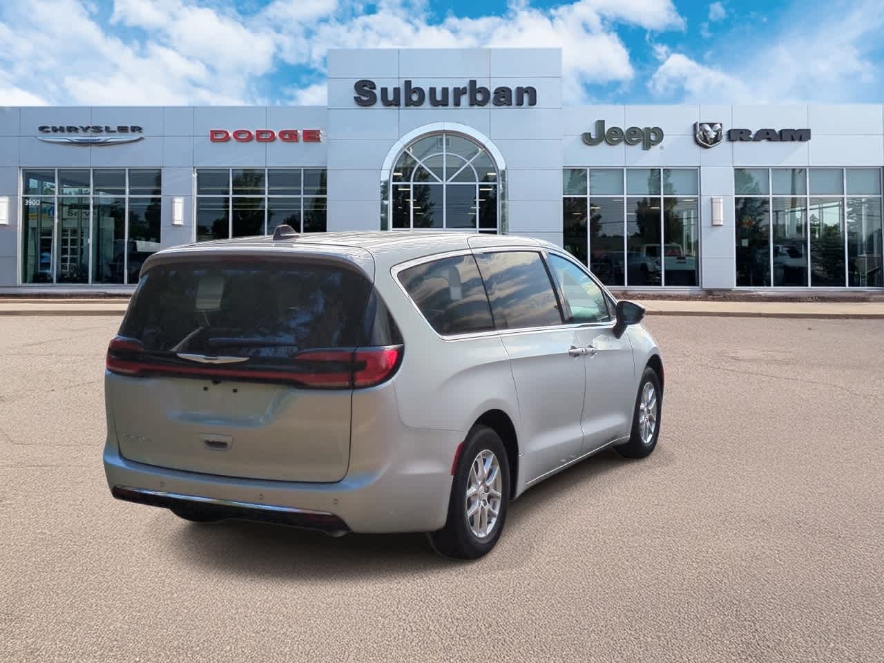 Thumbnail: 2026 Chrysler Pacifica - 8