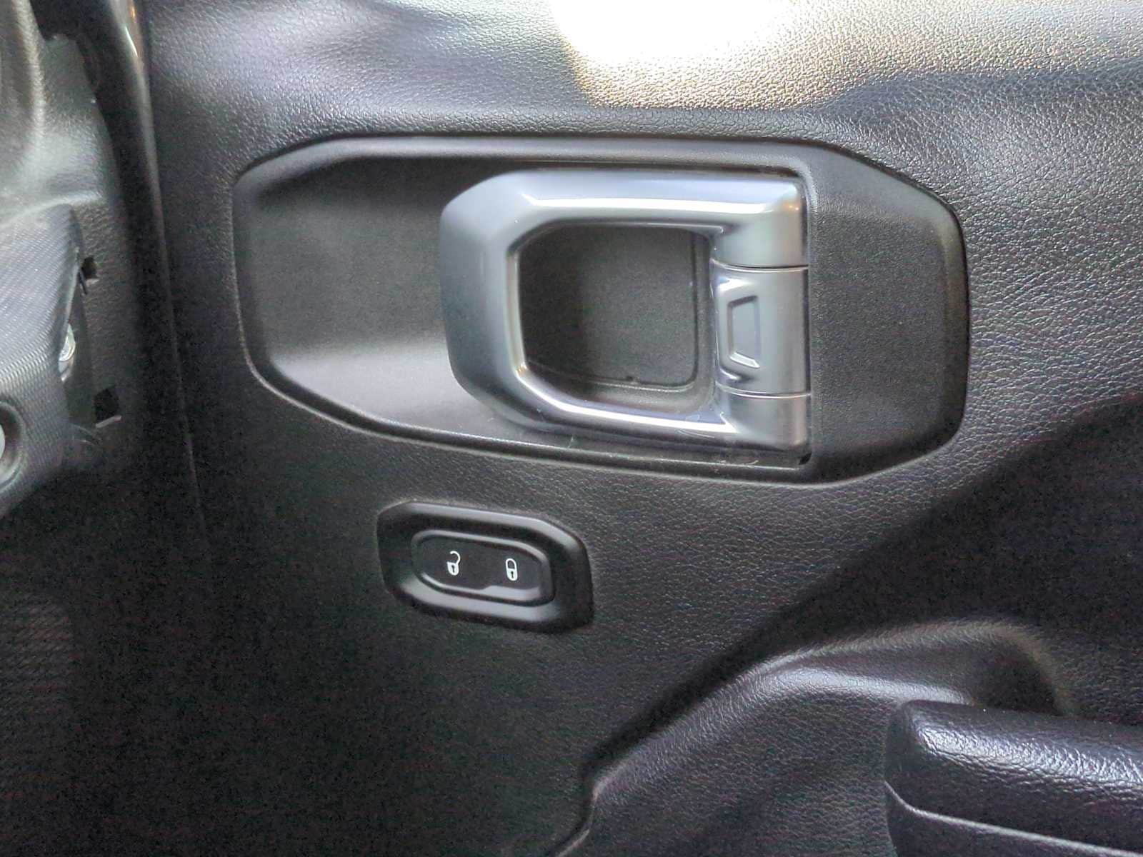 Thumbnail: 2023 Jeep Gladiator - 31