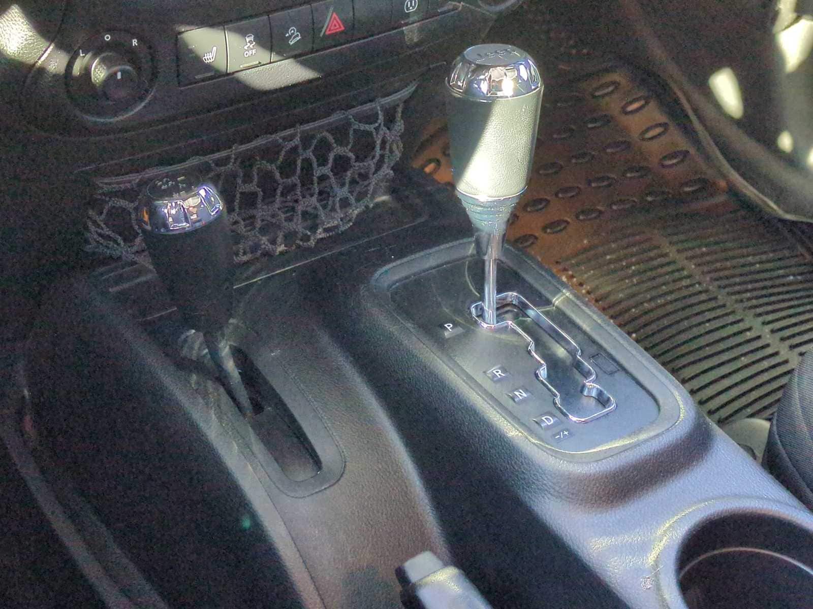 Thumbnail: 2015 Jeep Wrangler - 31