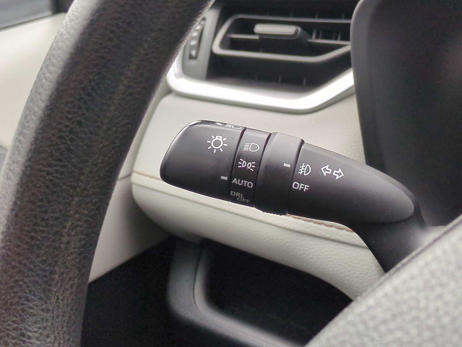 Thumbnail: 2020 Toyota RAV4 - 28