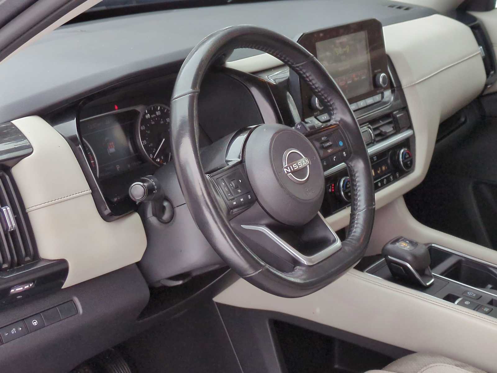 Thumbnail: 2022 Nissan Pathfinder - 10