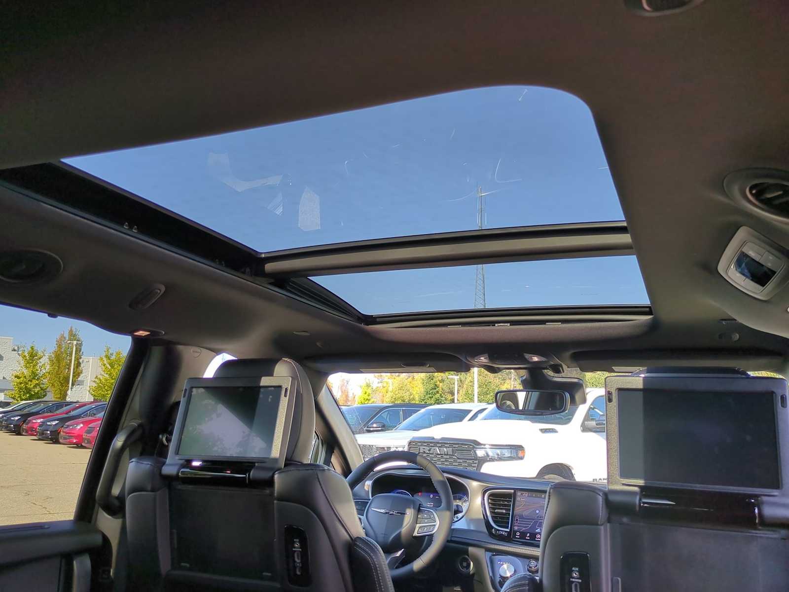Thumbnail: 2026 Chrysler Pacifica - 21