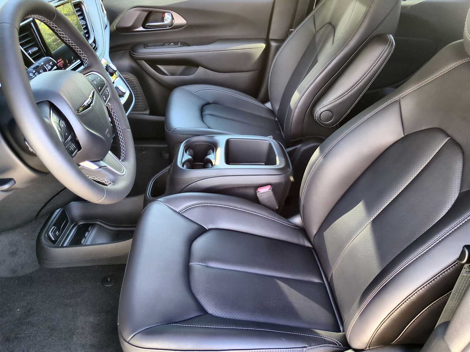 Thumbnail: 2026 Chrysler Pacifica - 16