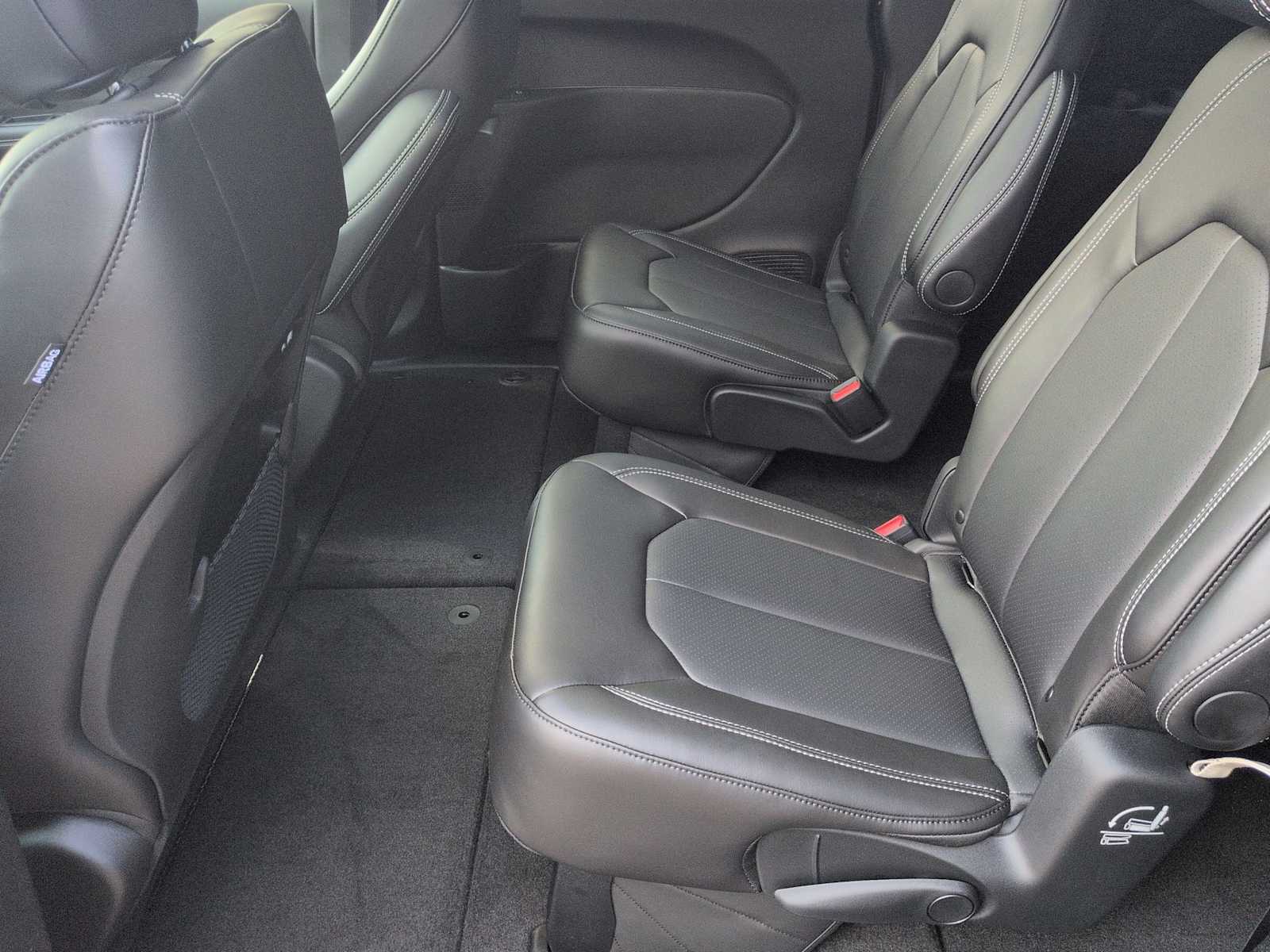 Thumbnail: 2026 Chrysler Pacifica - 21